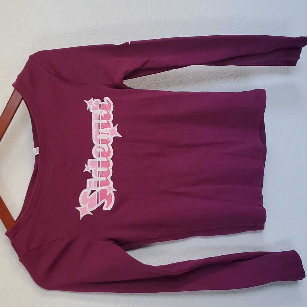 Women long sleeve shirt.